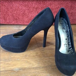 Black platform pumps size 10